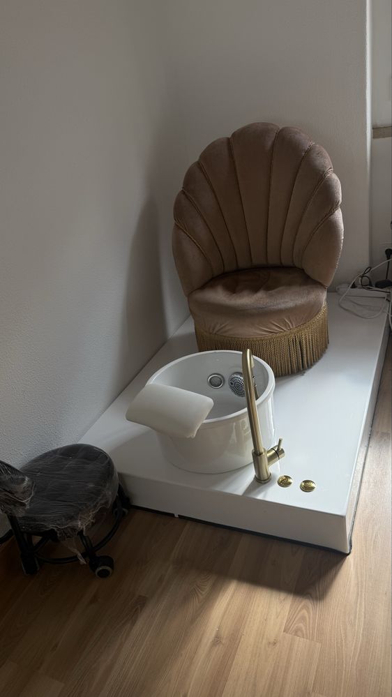 Mesa de unhas e pedicure