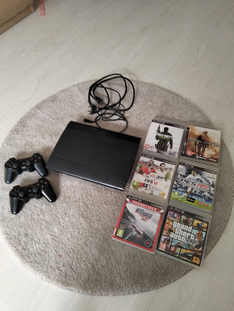 Vendo PS3  com jogos