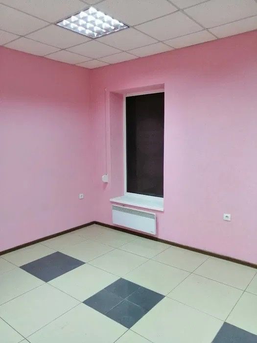 Продам приміщення під комерцію