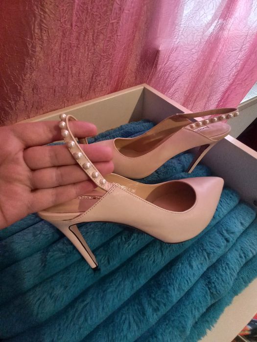 Продам шкіряні жіночі босоніжки, туфлі