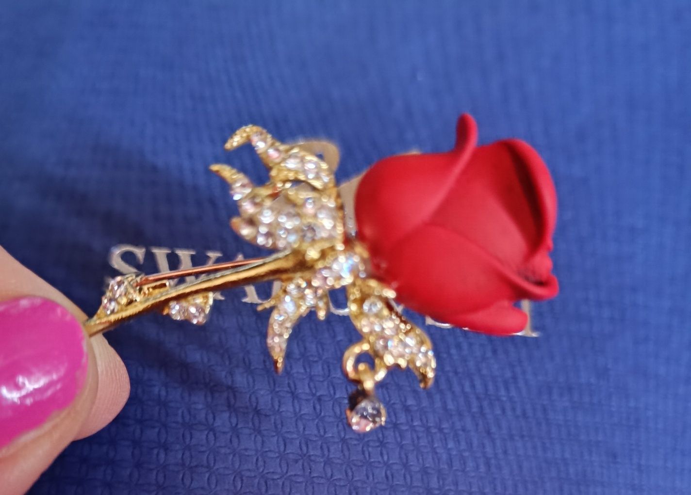 Nowa broszka róża z charmesem kryształki swarovskiego