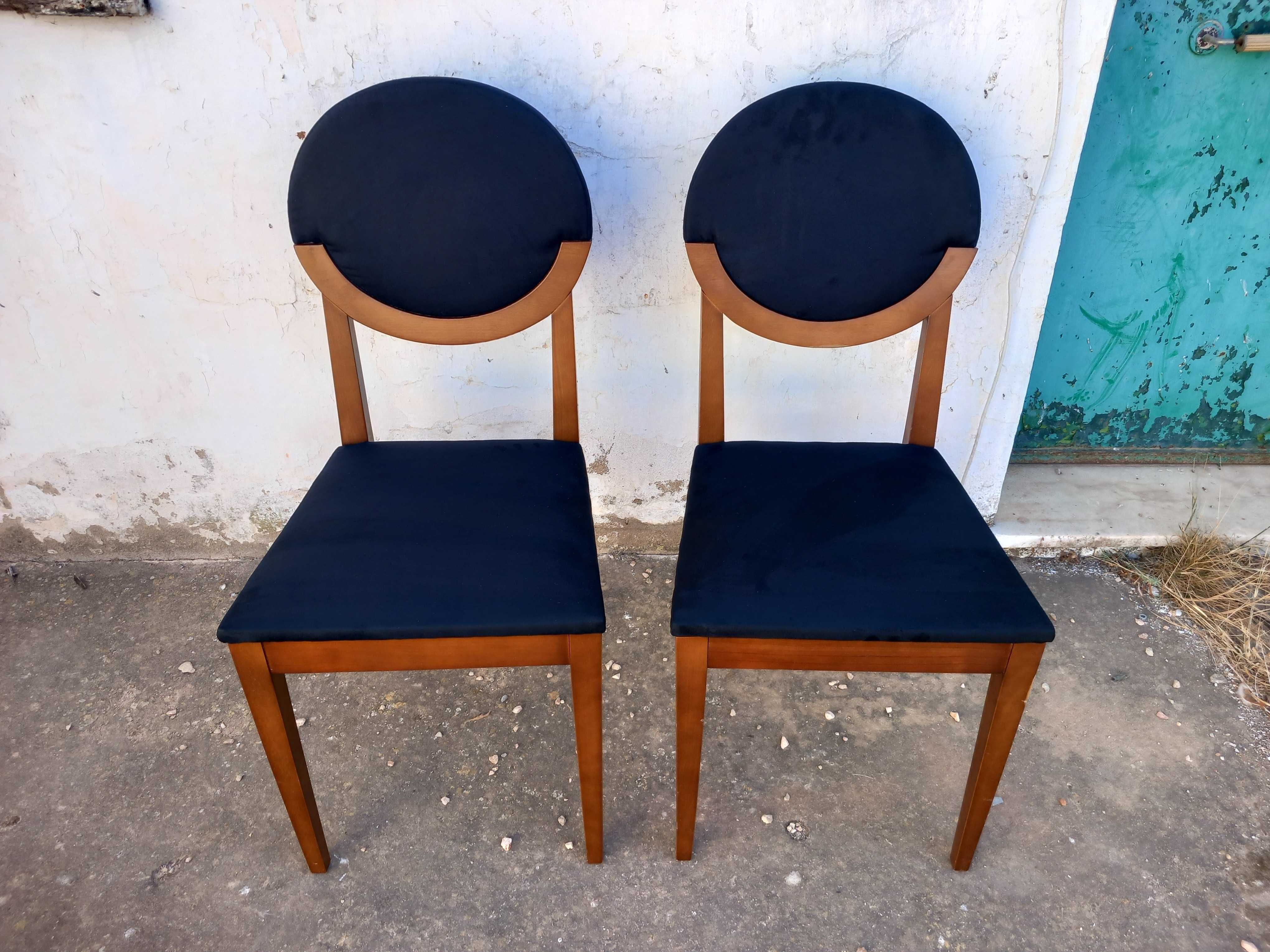 2 cadeiras de madeira