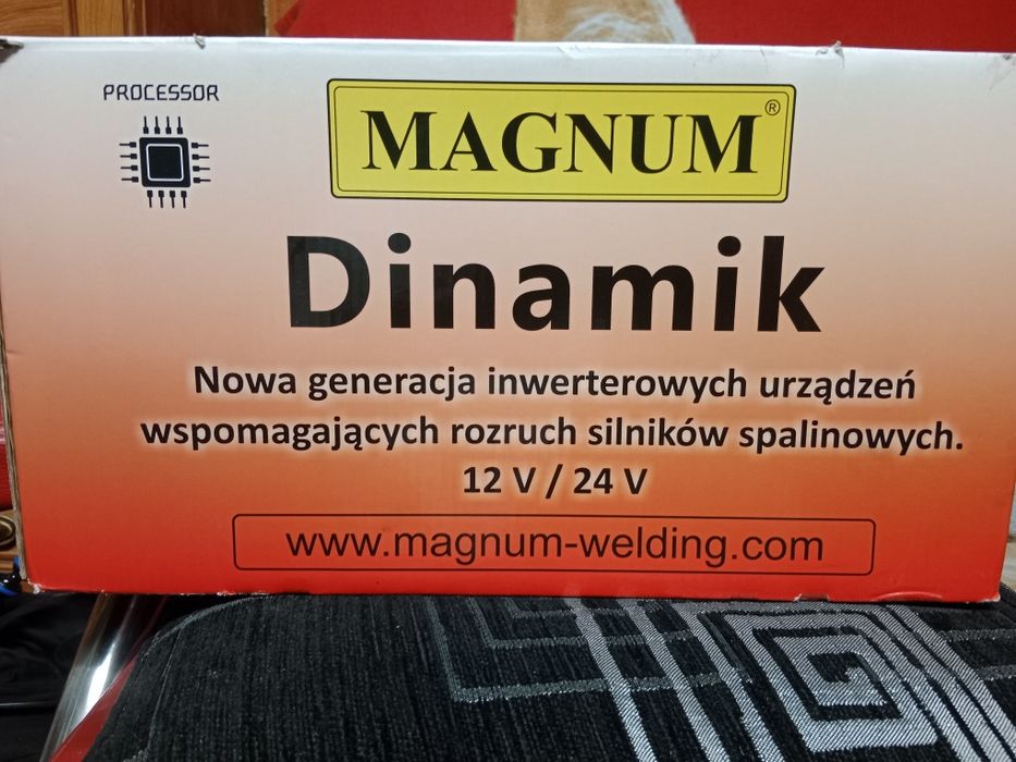 Prostownik z rozruchem 12/24V model 840