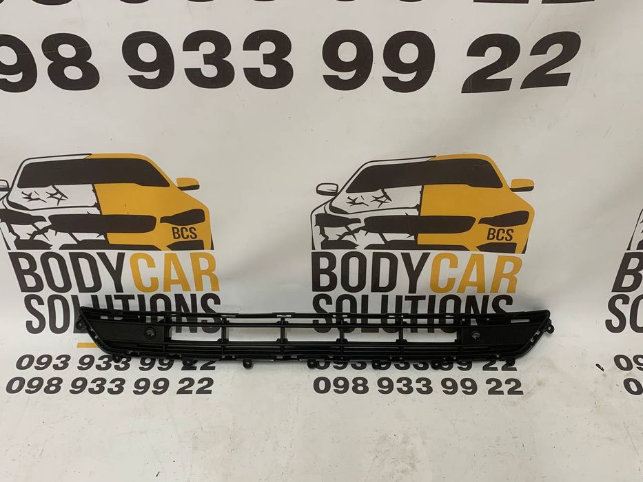 Решітка переднього бампера (ліцензія) VOLVO XC40 2018-22 )