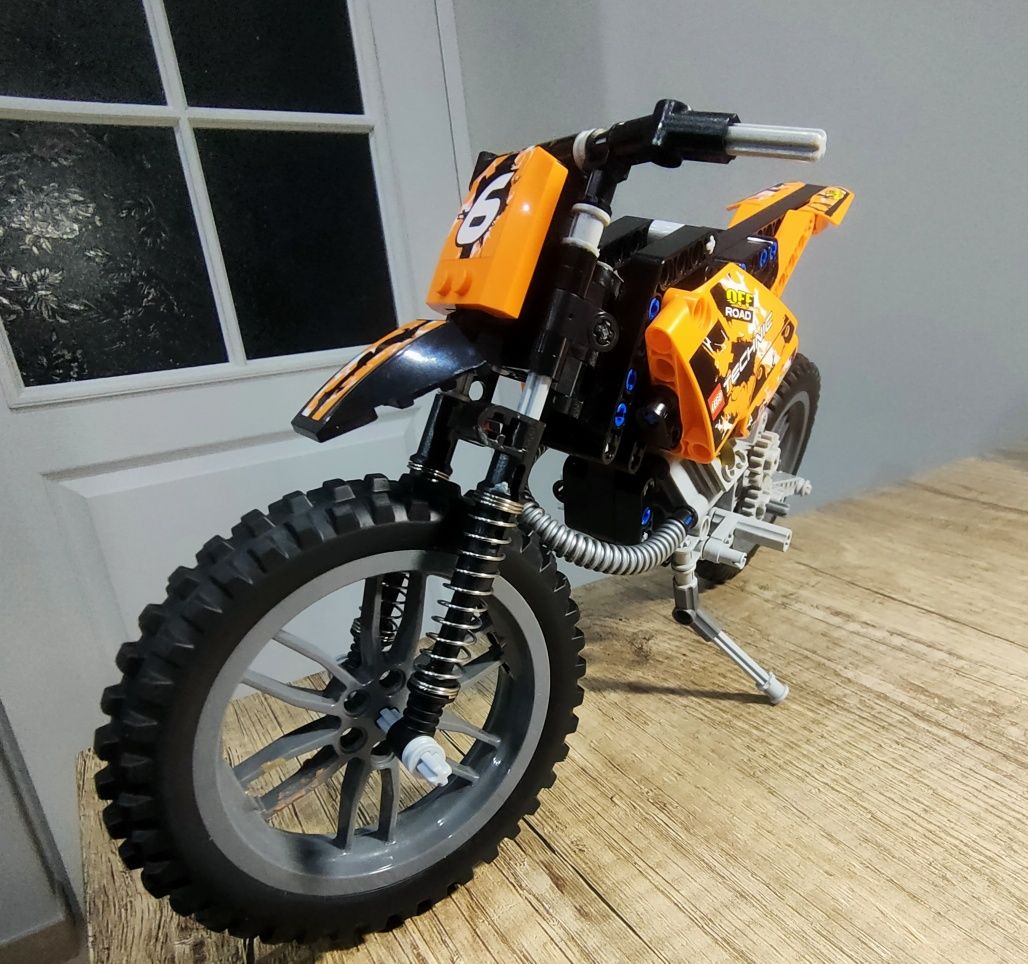 LEGO 42007 Technic Moto cross bike zestaw 
Motor.