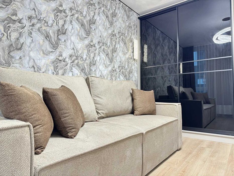 Шикарна двокімнатна квартира з кухнею-студією