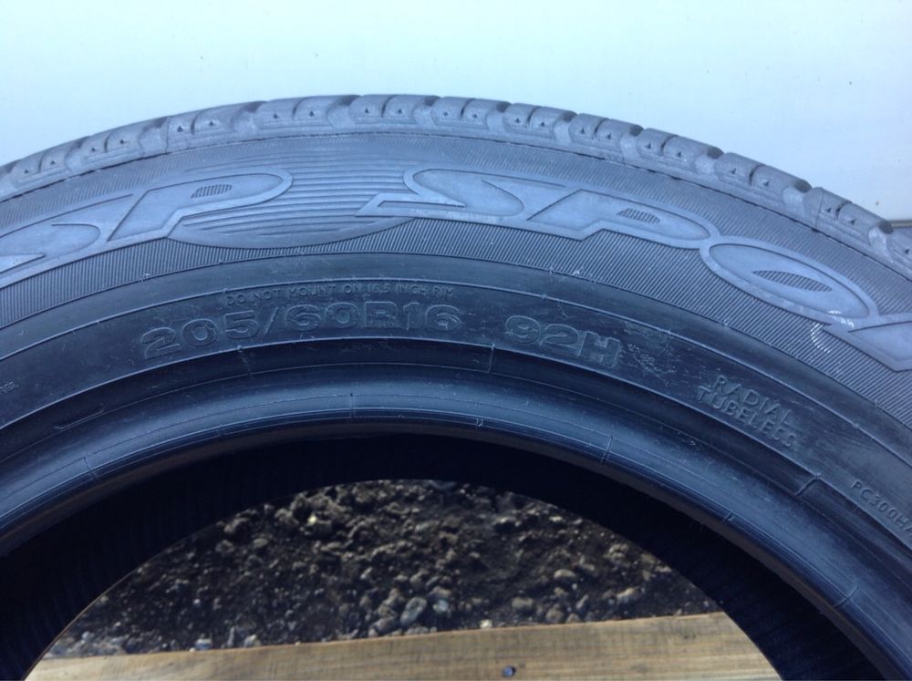 205 / 60 / R 16 92 H Dunlop SP Sport 300