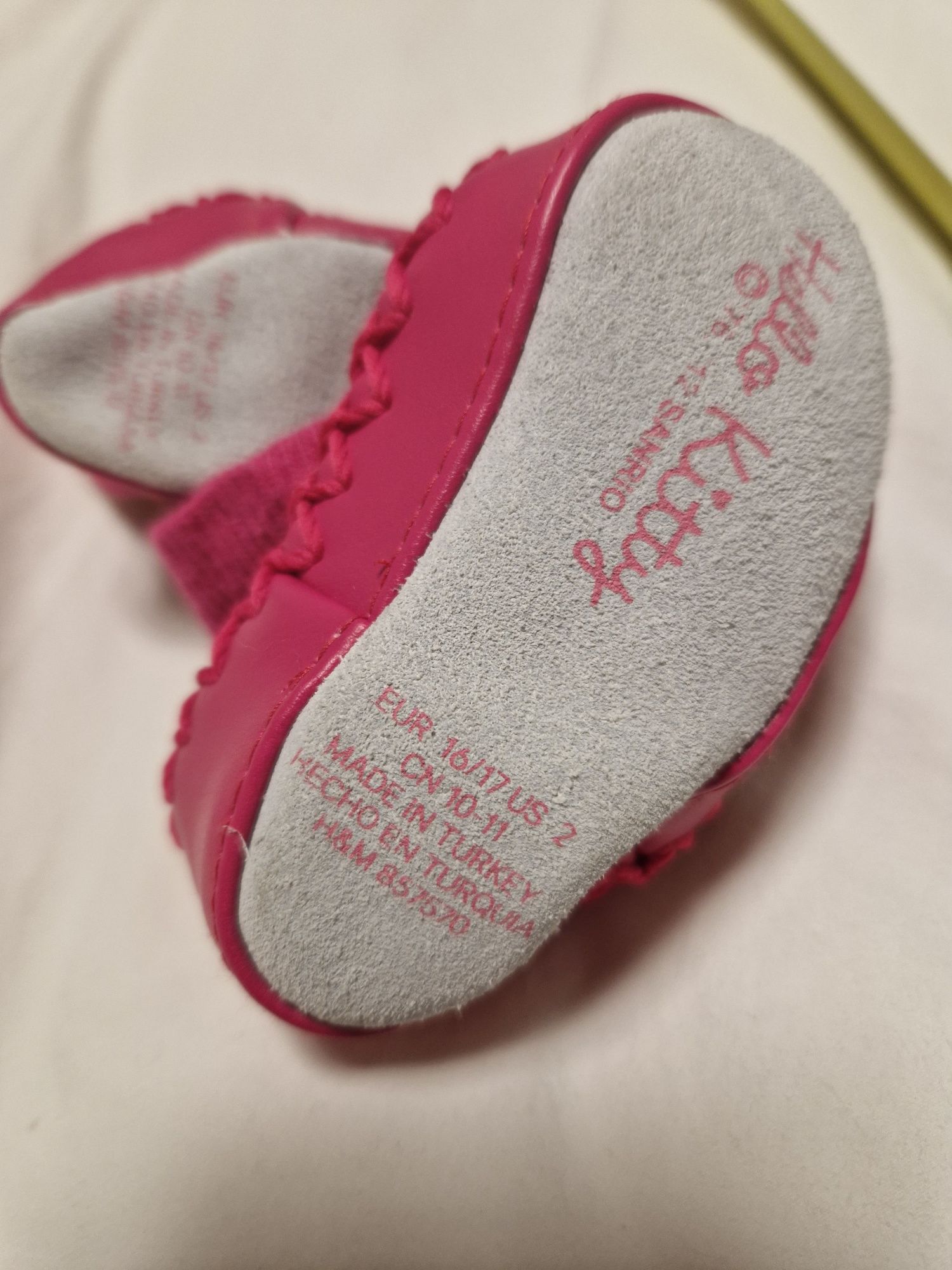 Kapcie niemowlęce 16/17 Hello Kitty nowe