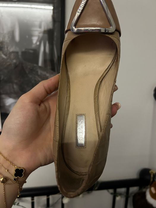 Szpilki buty na obcasie Guess 38