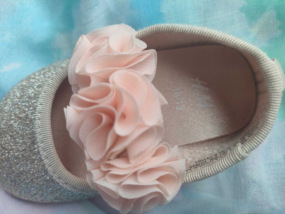 Złote śliczne baleriny r.18-19, buciki dziewczęce