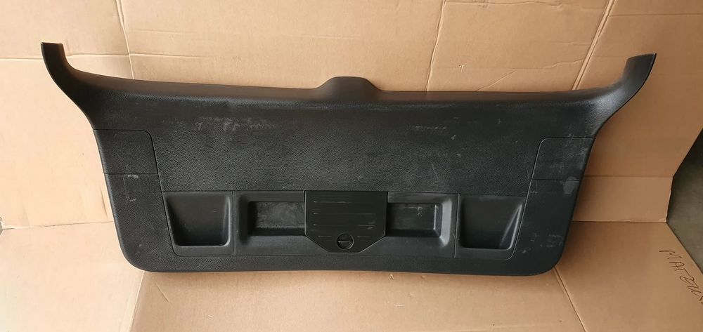 Tapicerka osłona klapy bagażnika VW Passat B6 kombi 3C9867605F
