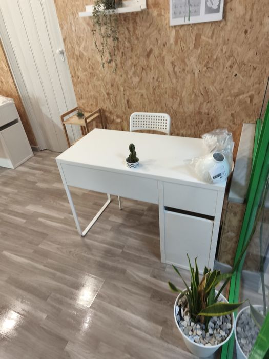 Aluga-se Mesa trabalho manicure