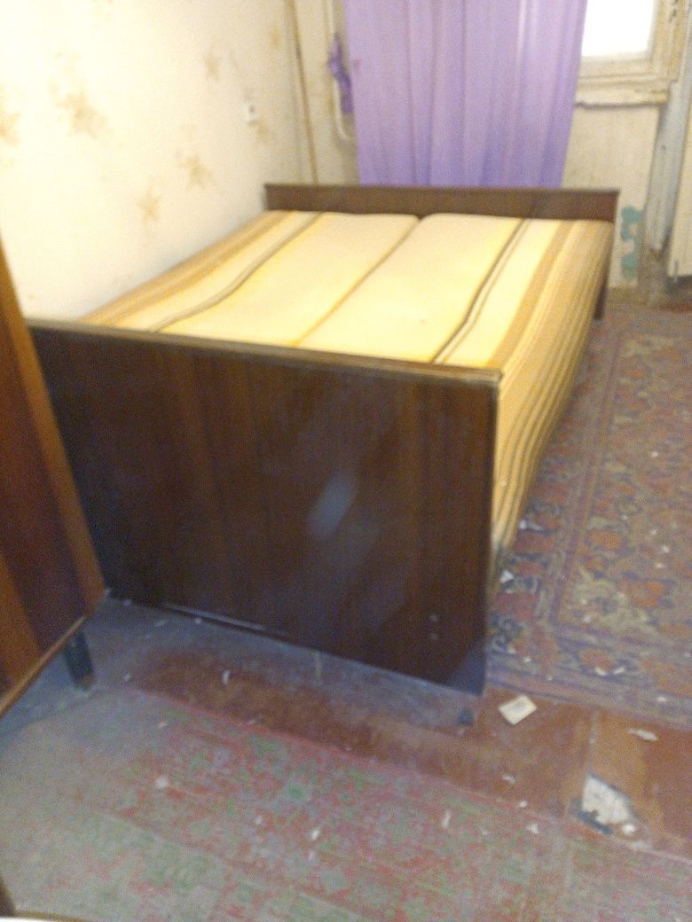 Продам кровать б/у в хорошем состоянии.