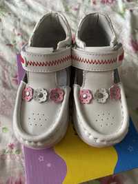 Дитяче взуття для дівчинки