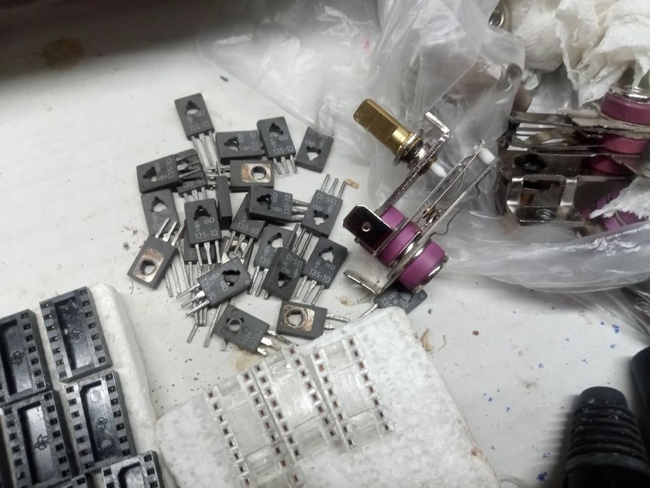 Componentes elétricos/ eletrônicos