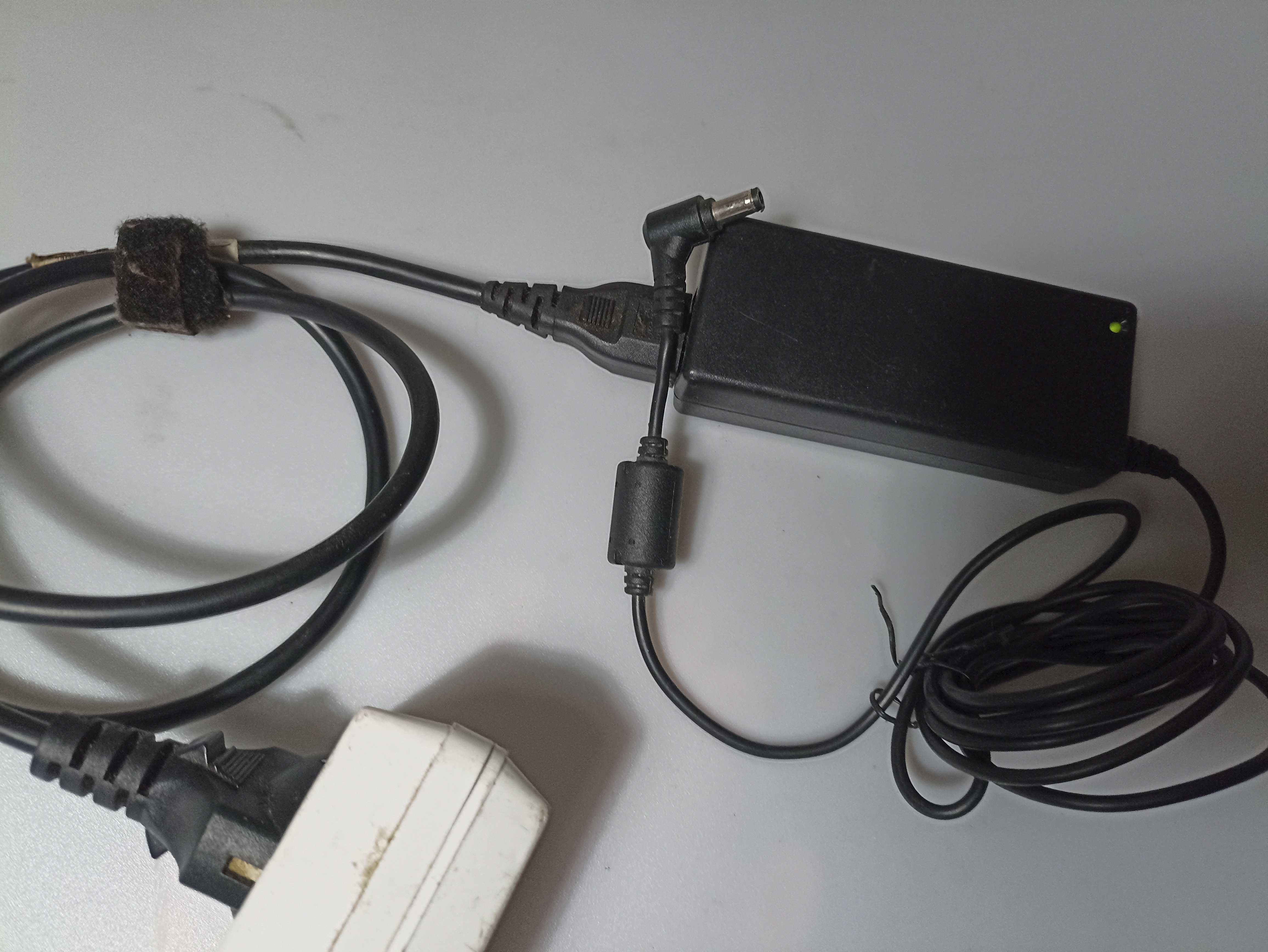 Originalny zasilacz 65W ASUS +3-pin przewód.
