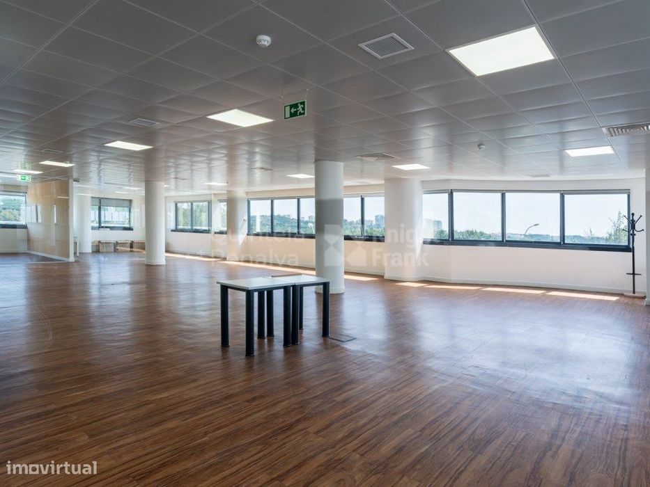 Escritório para arrendamento em Carnaxide