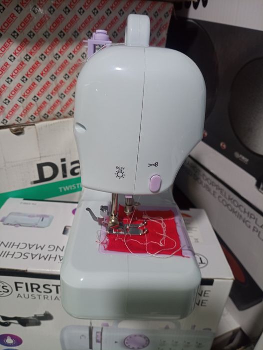 Мини швейная машина FIRST