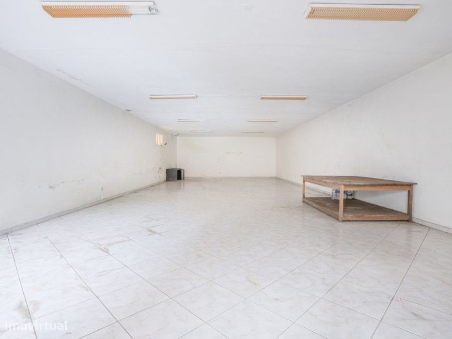 Arrumos com 196 m2 em Vermil