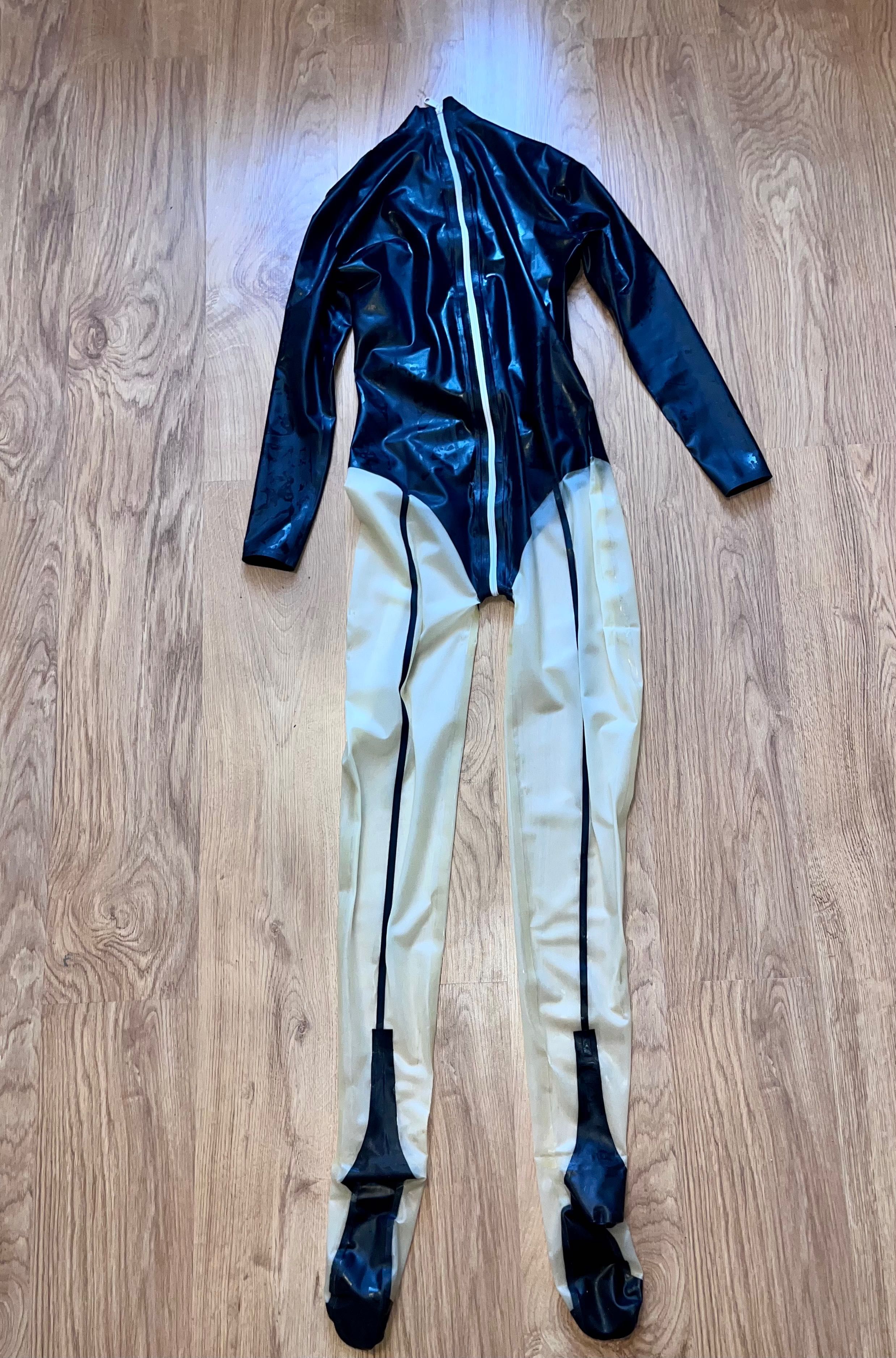 792/ ODREKI S Kombinezon unisex czarny  latex lateks 0,4 catsuit