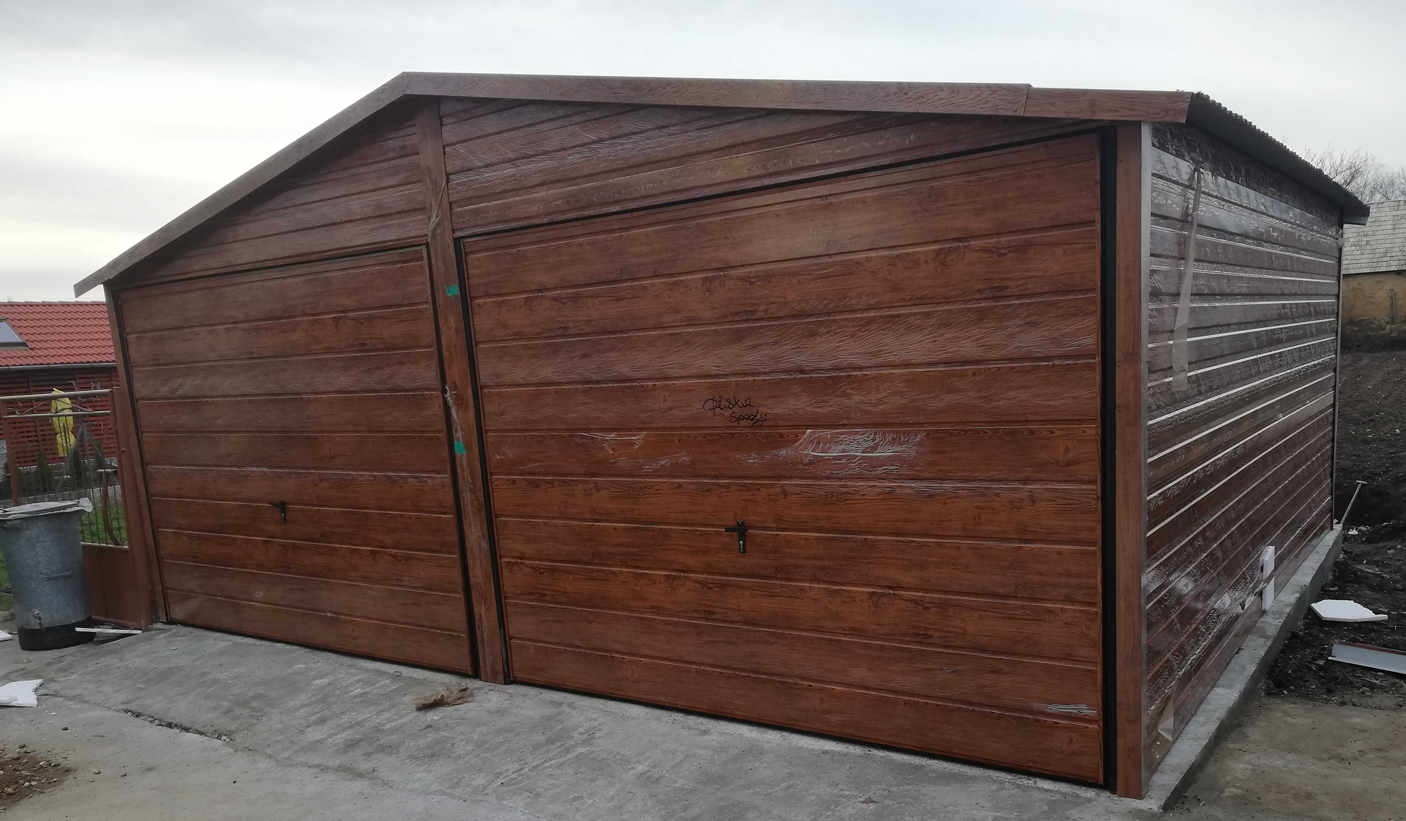 Drewnopodobny garaż z wiatą w cenie Profil