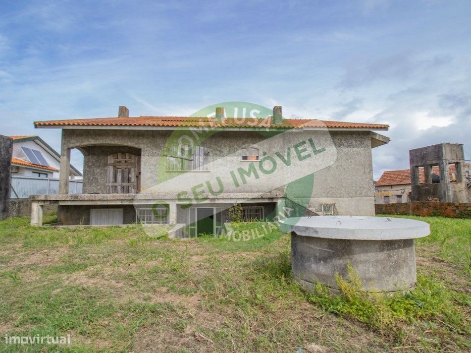 Moradia tradicional em Construção - Póvoa do Valado