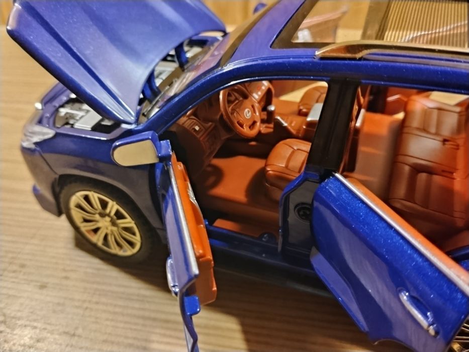 Коллекционная модель Lexus LX 570 1:24 автоэксперт Лексус металл свет