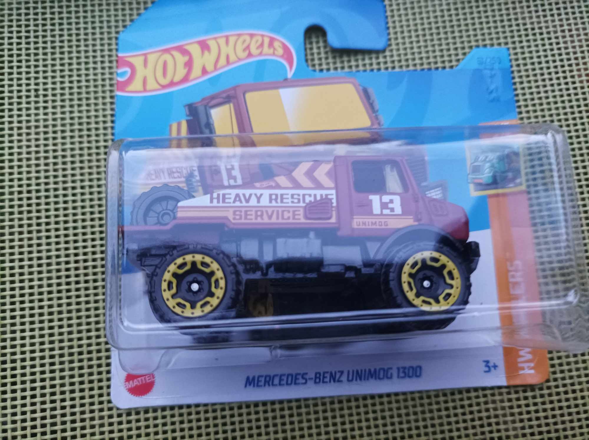 Trzy modele Mercedes od Hot Wheels