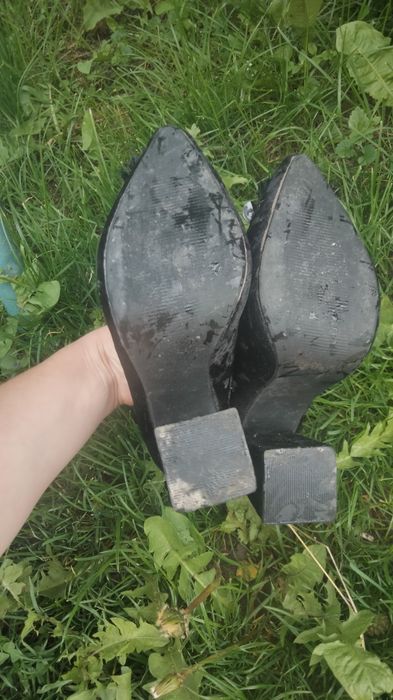 Туфлі на каблку замшеві