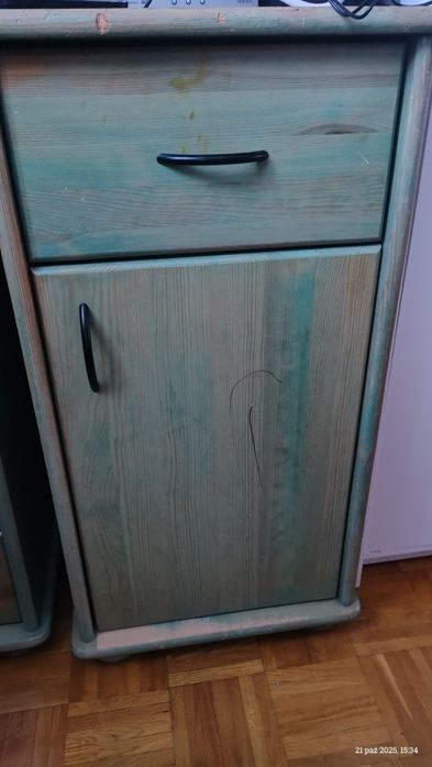 Sosnowa szafka, zielona, lite drewno