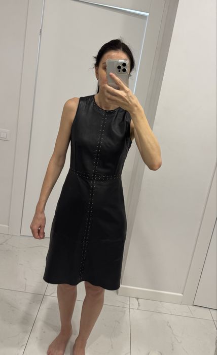 Шкіряна сукня бренду Massimo Dutti, чорного кольору