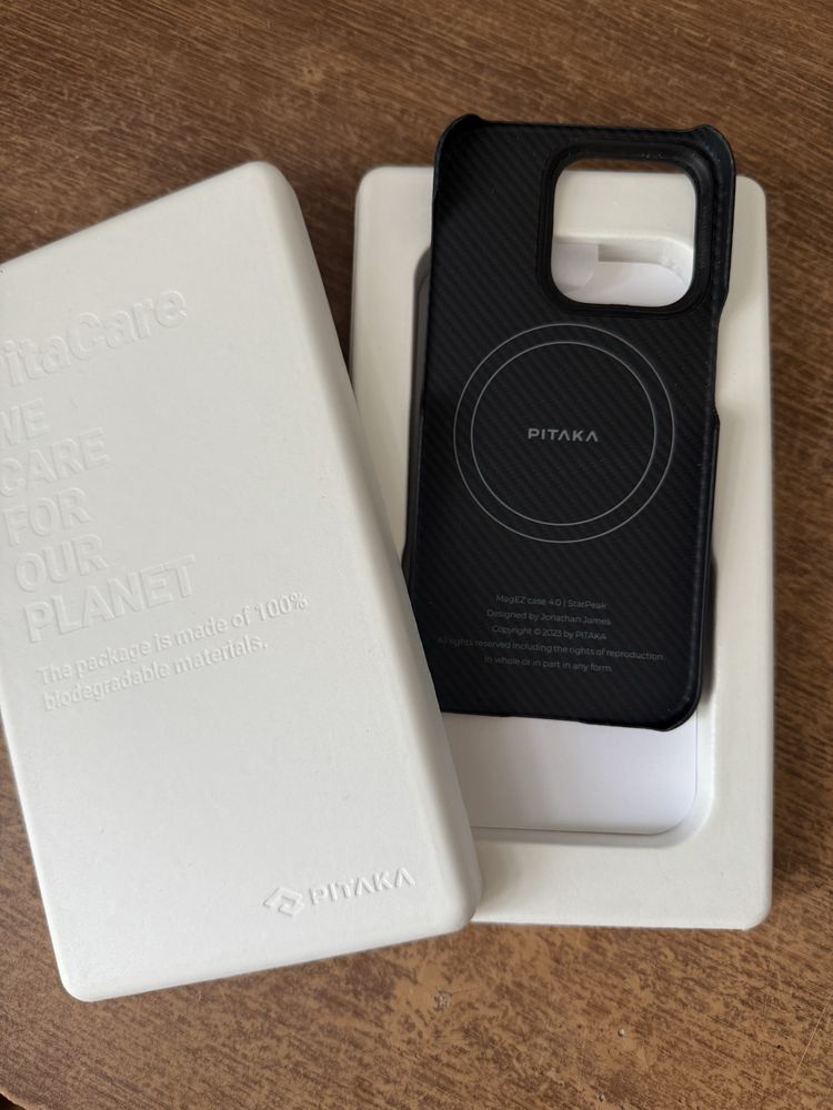 Pitaka MagEZ Case 4 на 15 Pro