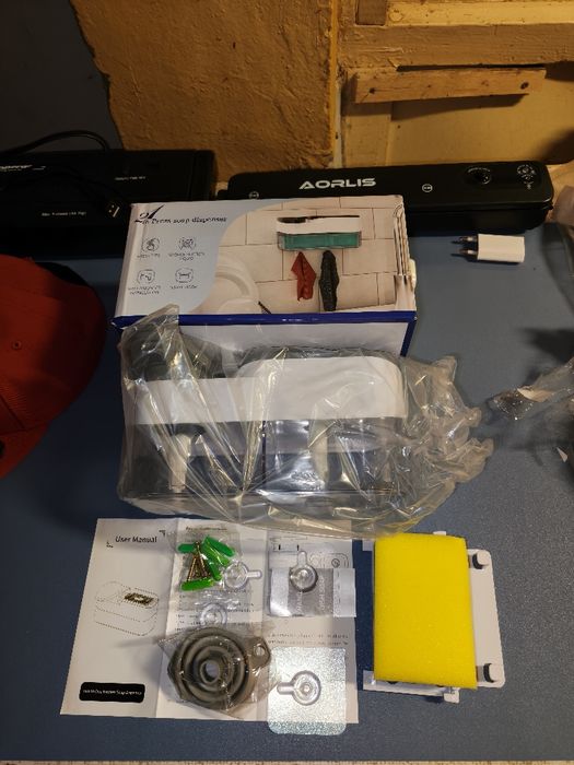 Organizer kuchenny z dozownikiem na mydło i płyn 2x500 ml