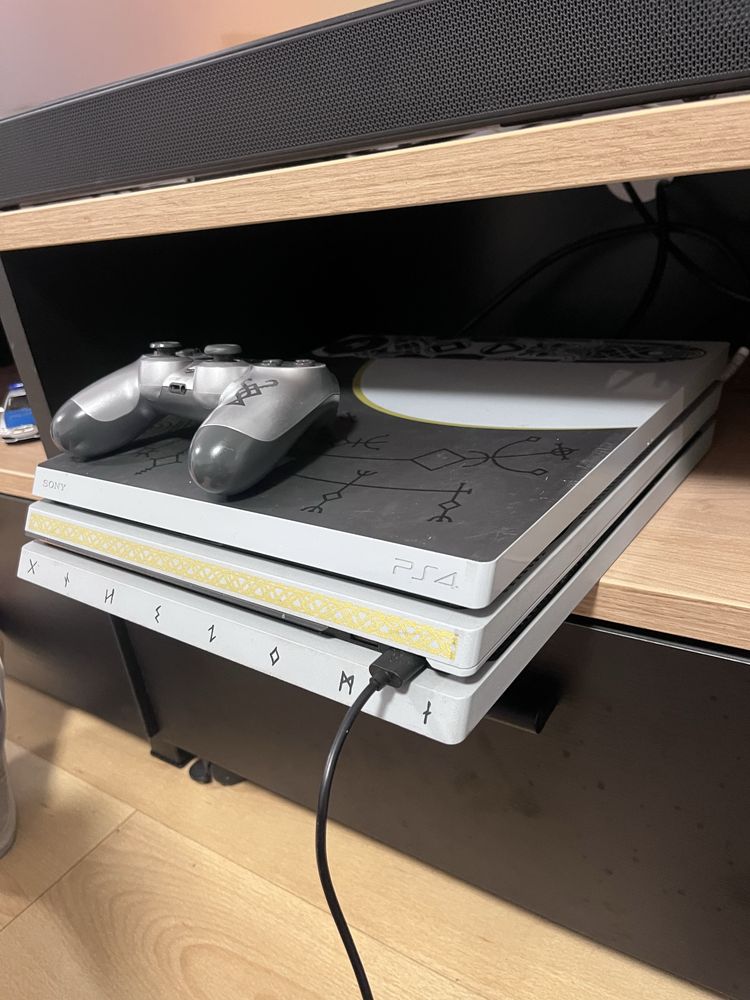 Ps4 pro edição especial com 1 controle em perfeito estado