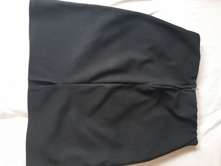 Czarna spodnica z gumką