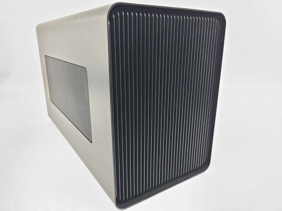 Ігровий адаптер (бокс для відеокарти) eGPU Razer Core X