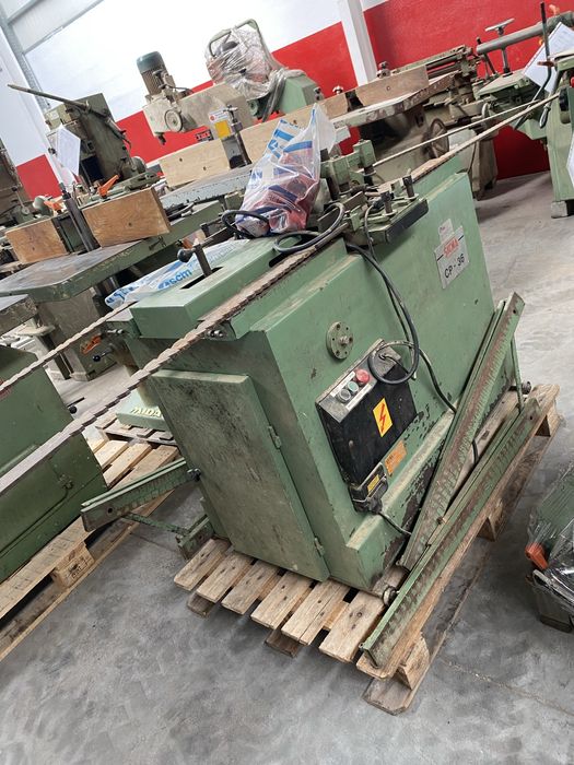 Maquina Sicma semi automatica de fazer furas para persianas em madeira