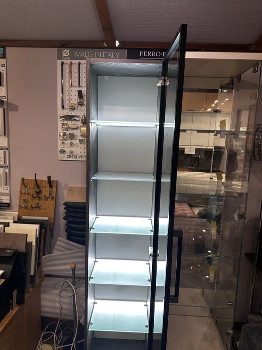 Вітрини скляна та з ДСП