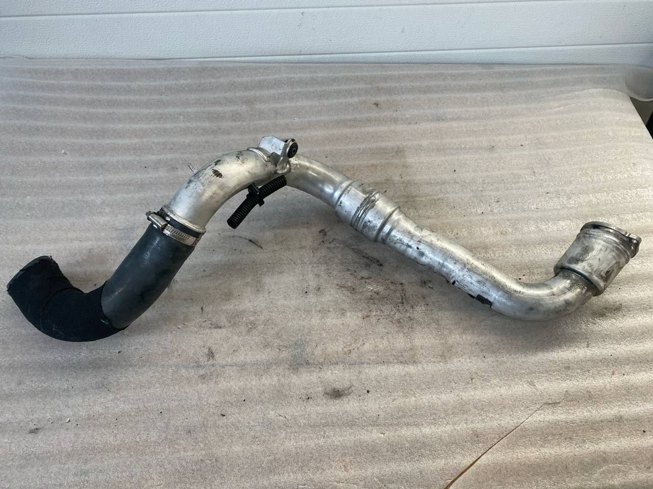 Патрубок інтеркулера AUDI A6 A7 Q7 3.0 TDI 059145673EE