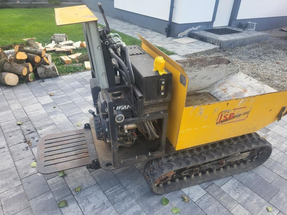 Taczki spalinowe z kiprem na gąsienicach