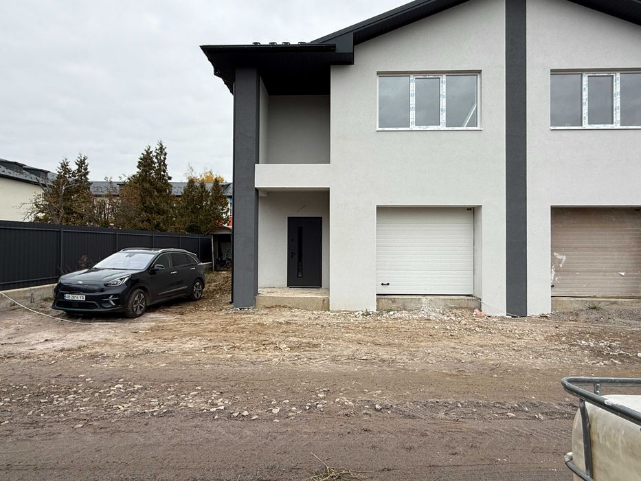 Продаємо дуплекс з гаражем і ділянкою 3.5 сотки