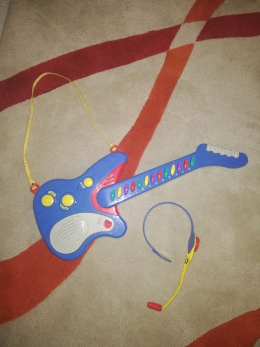 Guitarra electrónica e micro