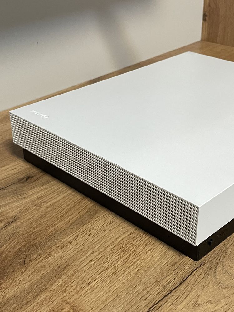 Xbox One X 1 TB White