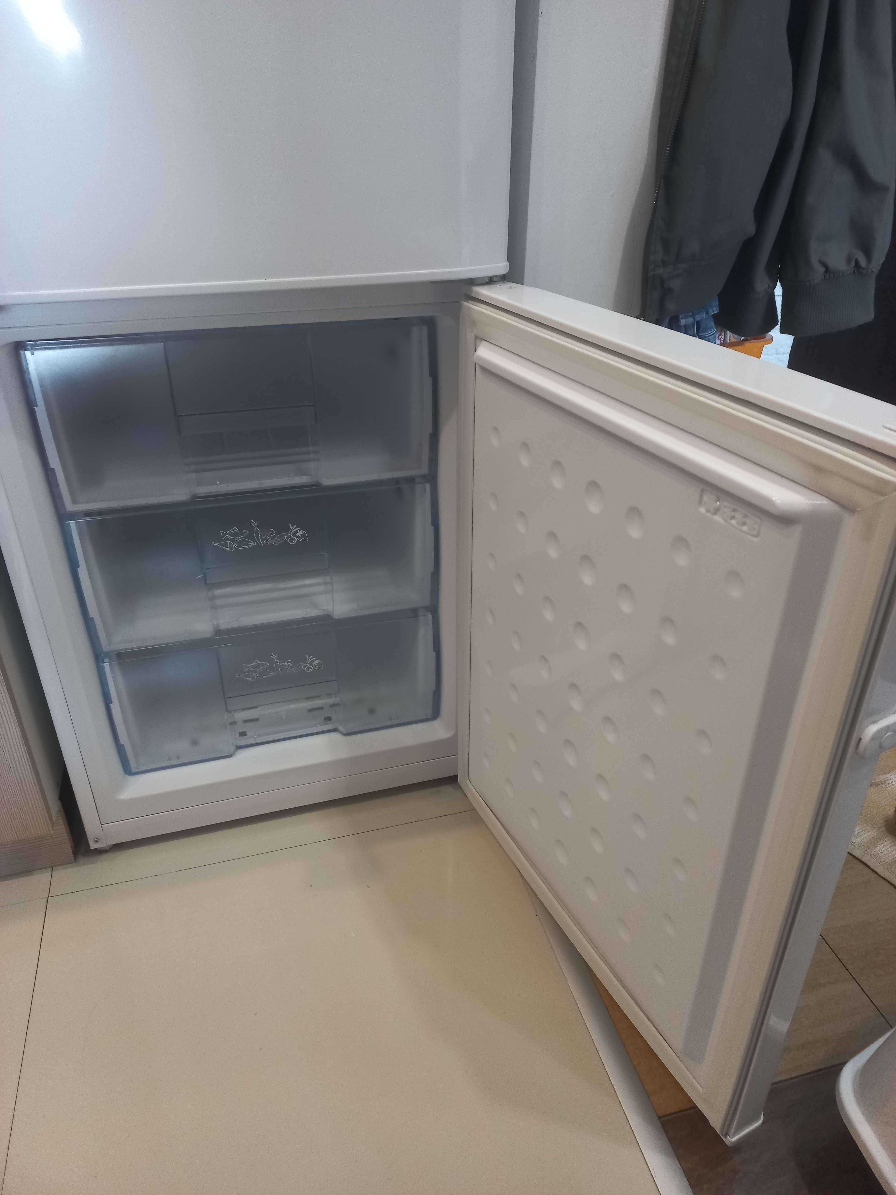 Lodówko-zamrażarka Beko CSA24031