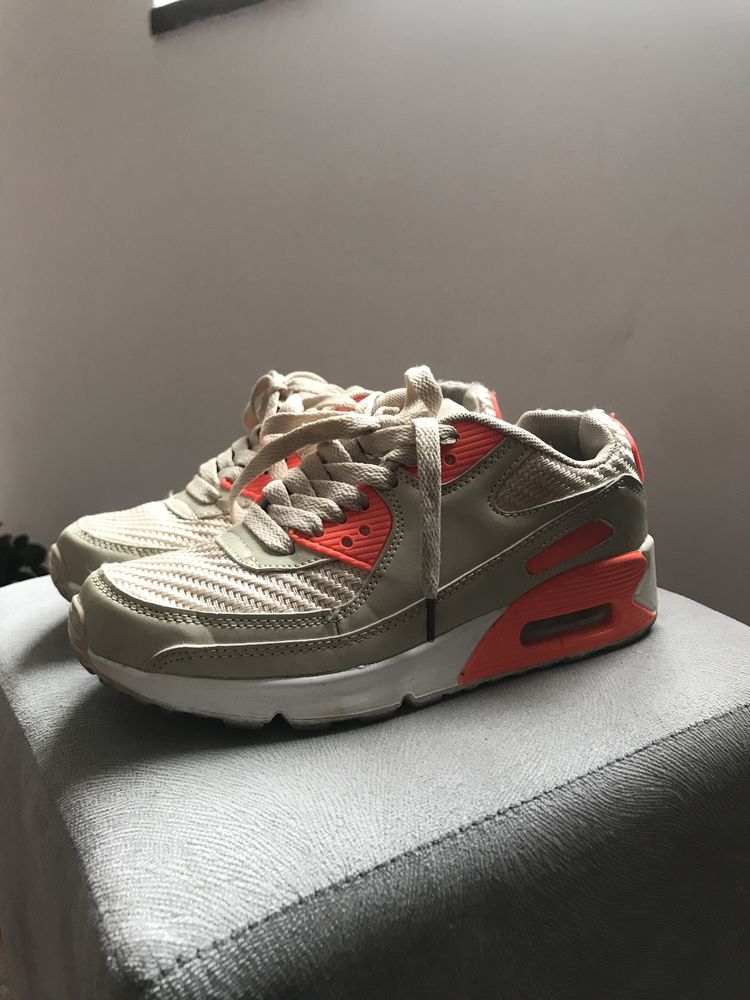 Ténis laranja e nude estilo Air Max | número 36