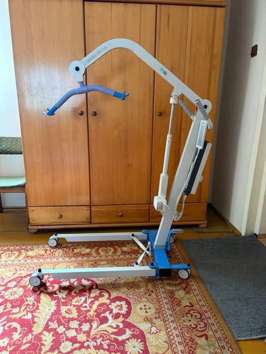 Podnośnik pacjenta Mobile Lift 135 Reha Fund elektryczny z baterią