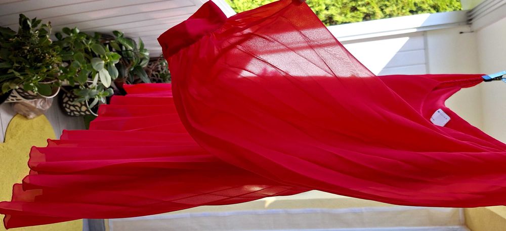 Zwiewna czerwona sukienka plisowana mini ASOS