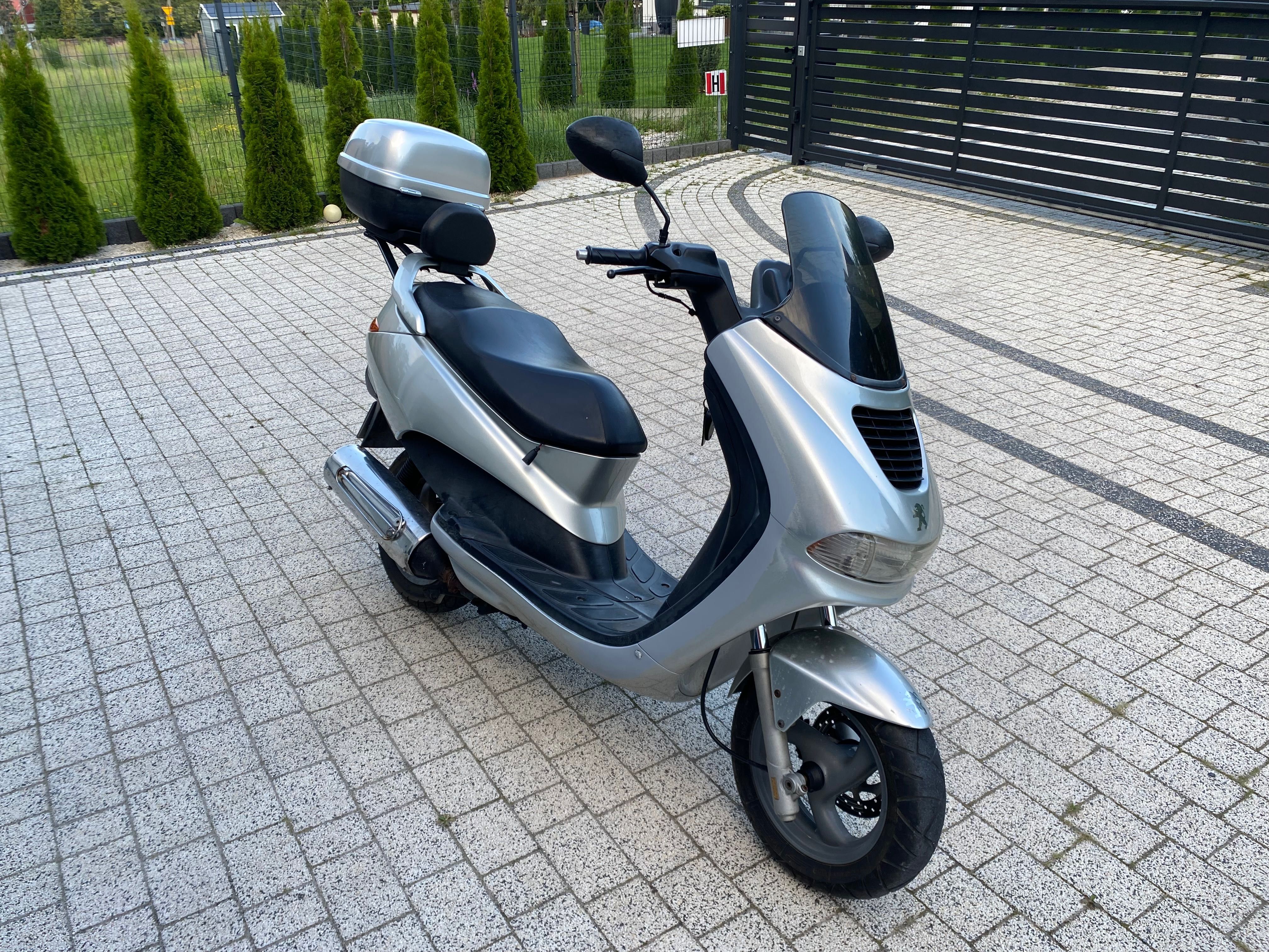 Skuter motocykl Peugeot Elyseo 125 cm3 srebrny 2004 rok produkcji