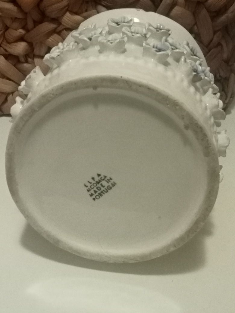 Belo e pouco comum pote de faiança de Alcobaça