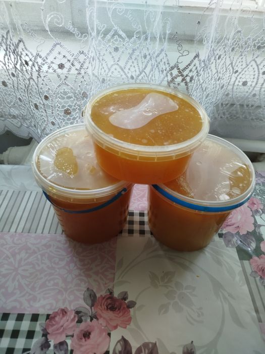 Мед гречаний з домашньої пасіки